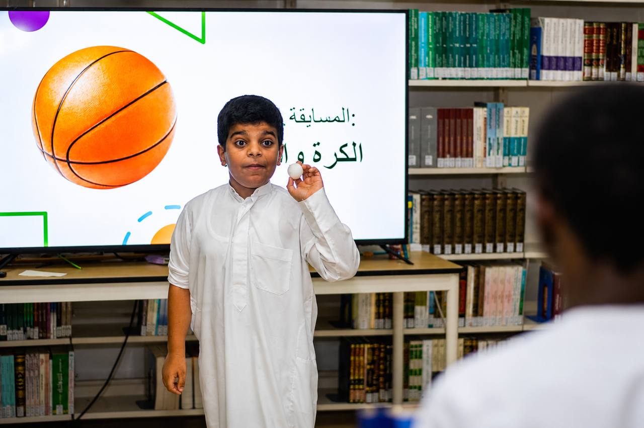 A student taking part in an Arabic vocabulary activity during Safwan Method environment time